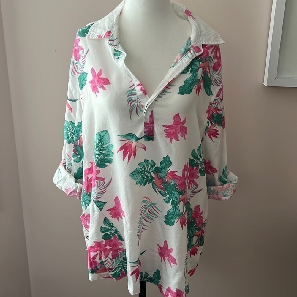 Standard Grace l Tropical Print 3/4 Sleeve Top
